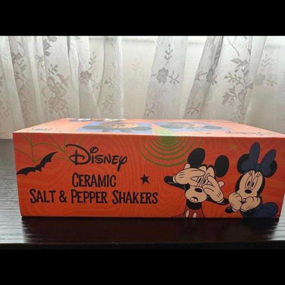 Disney Halloween Ceramic Salt & Pepper Shakers - Mickey and Minnie Pumpkins - Picture 2 of 2
